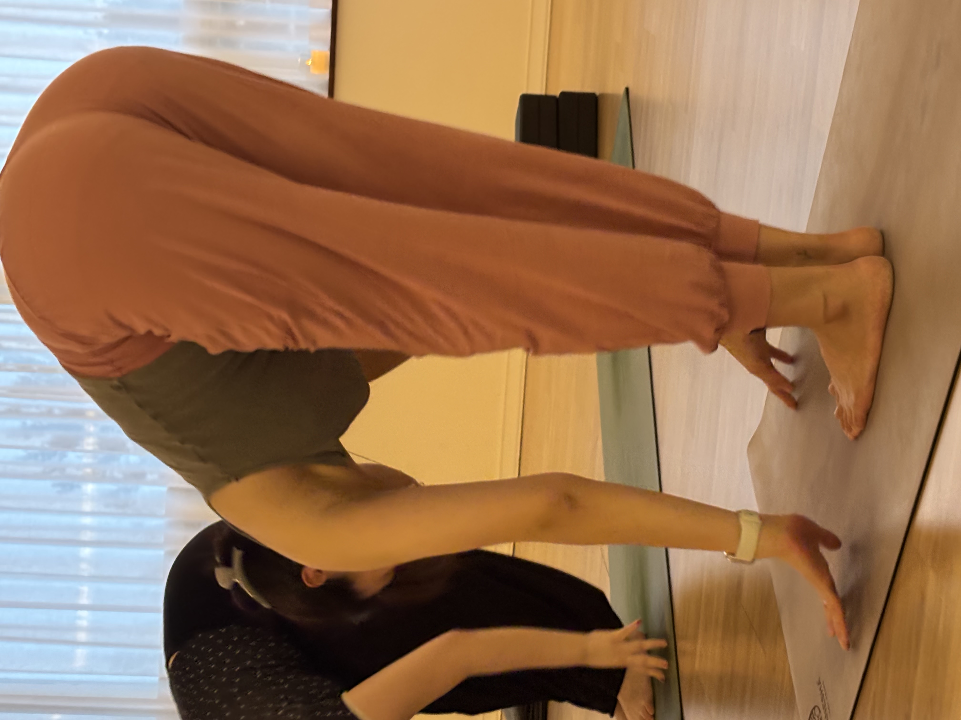 아카샤요가 중계 전굴 자세 수업